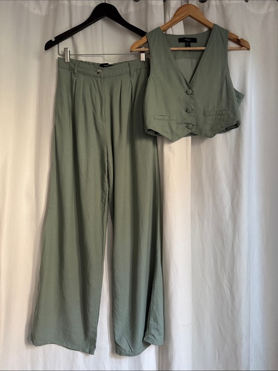 Pants - Women’s Sage Green Wide-Leg Pants & Vest Set